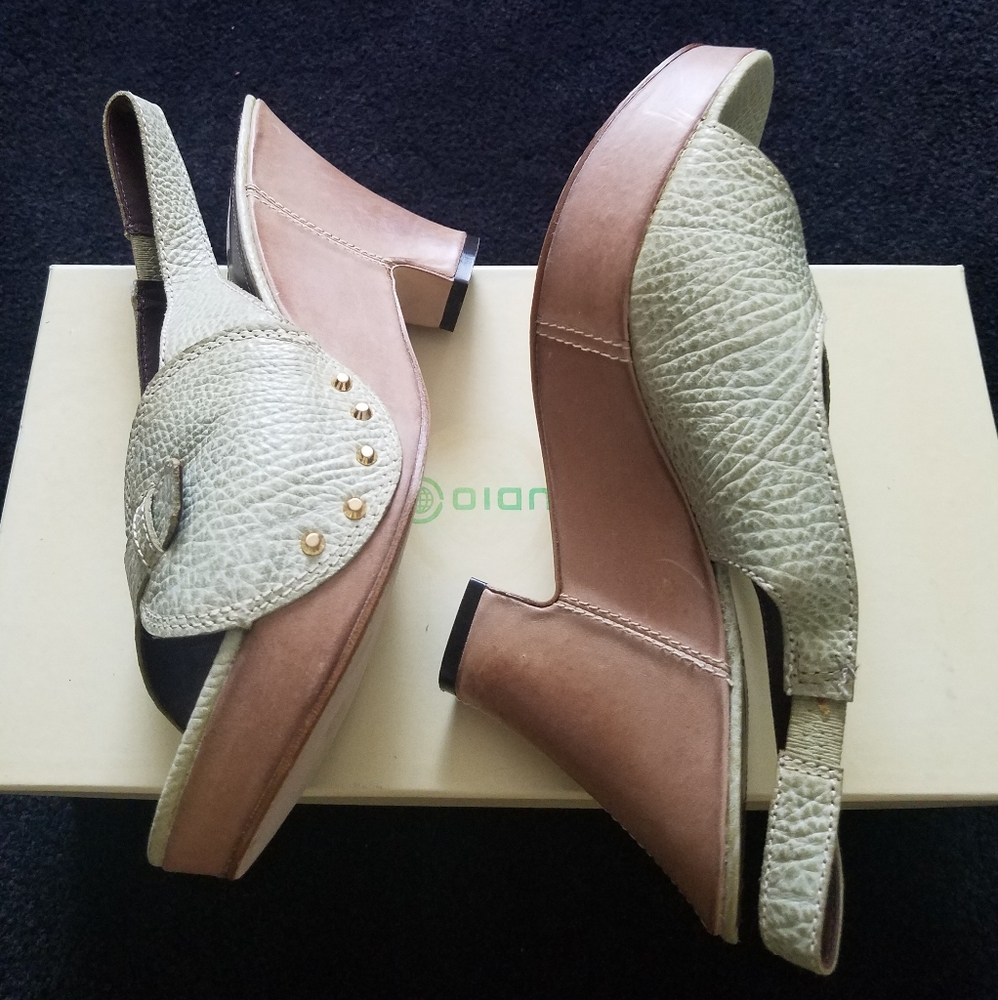 Max Studio Locket Wedge Sandals - Picture 3 of 5
